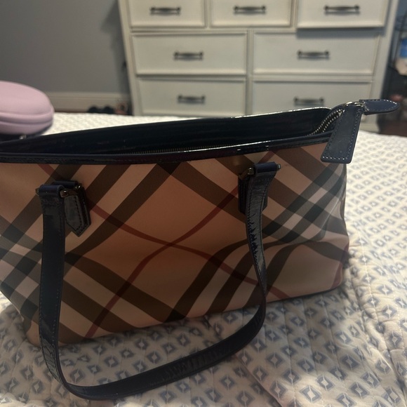 Burberry tote - Picture 1 of 5